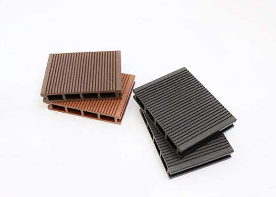 Plancher composé gravant en refief en bois de plate-forme de Decking de la texture WPC du plancher 3D imperméable