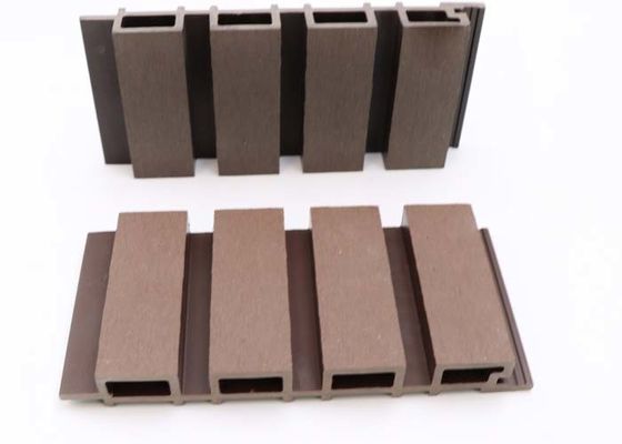 Le panneau de mur extérieur du jardin composé en plastique WPC WPC imperméable a tuyauté le panneau de mur