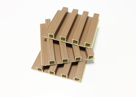 L'alternative en bois cannelée décorative intérieure de panneau de mur de WPC a tuyauté le panneau de WPC