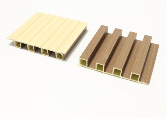 Panneau de mur intérieur de PVC WPC de cannelure d'intérieur en bois de grain pour la décoration