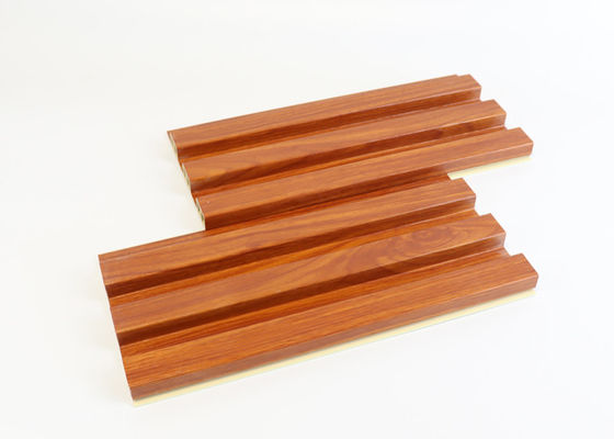 Panneau de mur intérieur de PVC WPC de cannelure d'intérieur en bois de grain pour la décoration