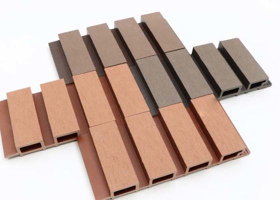 Panneaux de mur composés en plastique de PVC WPC de revêtement de mur extérieur en bois extérieur