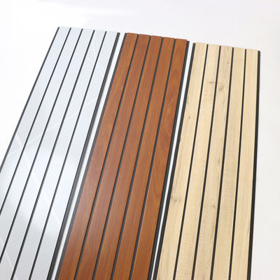 Panneau de plafond décoratif en PVC pour mur Revêtement mural commercial en PVC Panneau mural intérieur durable Matériau mural facile à nettoyer