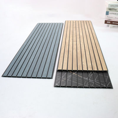 Panneau de plafond décoratif en PVC pour mur Revêtement mural commercial en PVC Panneau mural intérieur durable Matériau mural facile à nettoyer