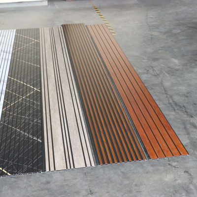 Panneau de plafond en PVC pour la décoration de la maison moderne en tant que panneau mural 3D Texture Panneau mural en PVC pour le salon Chambre à coucher