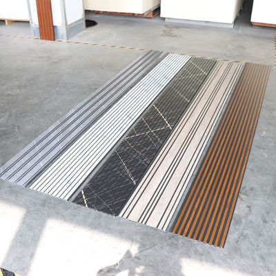 Panneau de plafond en PVC pour la décoration de la maison moderne en tant que panneau mural 3D Texture Panneau mural en PVC pour le salon Chambre à coucher