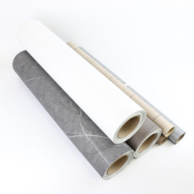 Adhésif auto-adhésif de qualité supérieure pour le sol en vinyle avec des motifs de bois ou de tuiles réalistes pour une mise à niveau rapide et facile de la décoration intérieure