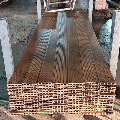 Décoration extérieure en WPC à longue durée de vie.