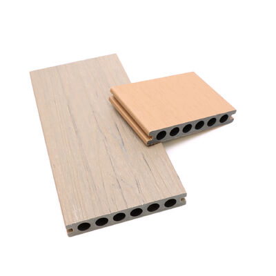 Panneau de revêtement de sol et de mur en WPC pour l'extérieur à usage multiple.