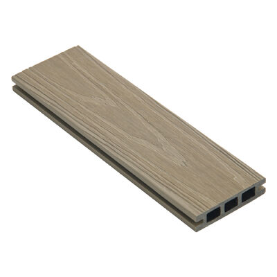 Decking en composite WPC creux extérieur.