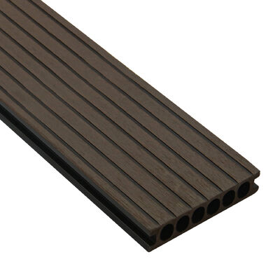 Decking en composite WPC creux extérieur.