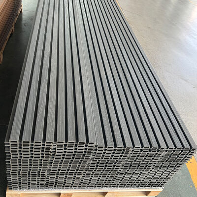 Panneau mural extérieur en WPC de haute qualité composite en bois plastique imperméable à l'eau pour la décoration de bâtiments