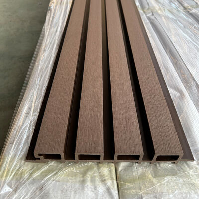 Panneau mural extérieur en WPC de haute qualité composite en bois plastique imperméable à l'eau pour la décoration de bâtiments