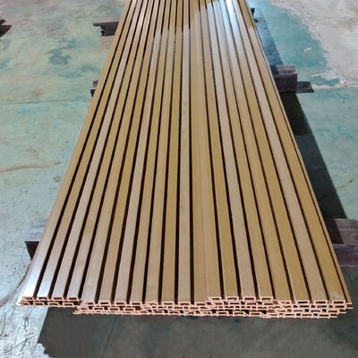 Panneau mural extérieur en WPC de haute qualité composite en bois plastique imperméable à l'eau pour la décoration de bâtiments