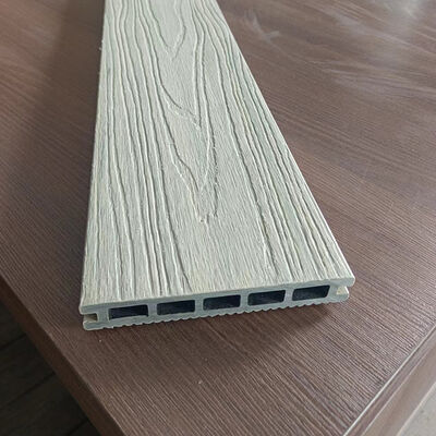 Panneau mural extérieur composite en bois plastique extérieur en WPC résistant aux intempéries et facile à installer