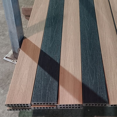 Panneau mural extérieur composite en bois plastique extérieur en WPC résistant aux intempéries et facile à installer