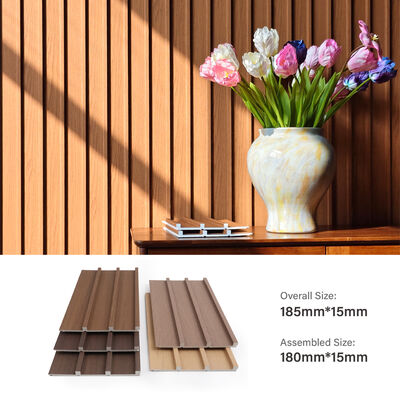 Panneau mural en WPC imperméable à l'eau avec grain de bois pour une installation rapide à la maison et au bureau