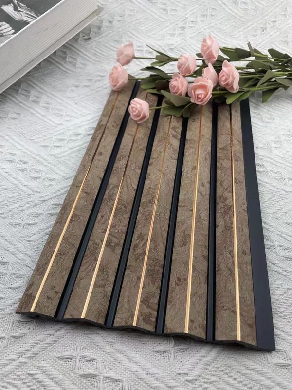 Mur 3D en bois intérieur de picoseconde de décoration imperméable lambrissant le bâti de corniche