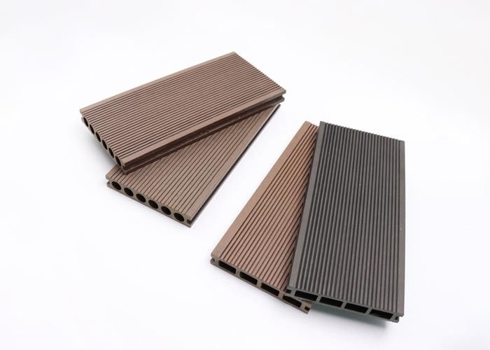 Extrusion en bois composée en plastique en bois du PE Co de revêtement de mur du panneau de mur extérieur WPC