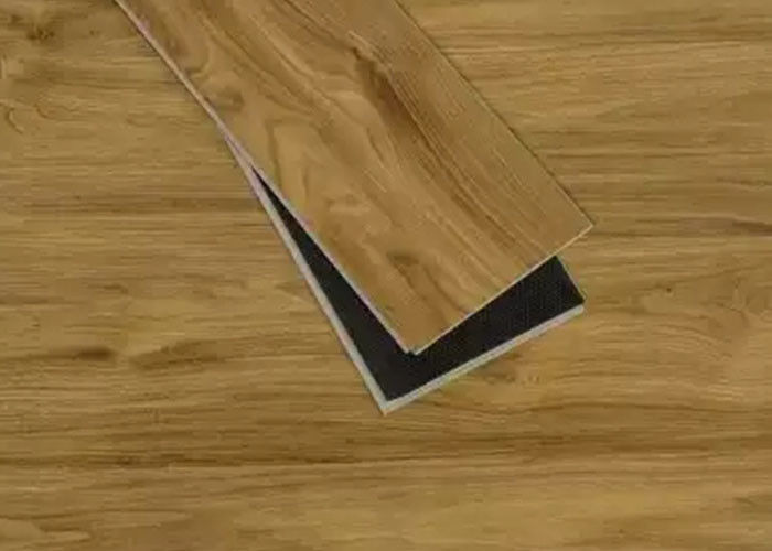 Planche en bois SPC de vinyle de texture parquetant le clic artificiel de noyau en plastique en pierre de 1220x180mm