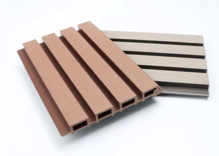 Extérieur écologique de luxe de texture de Wpc de mur de revêtement en bois de panneau pour la décoration de yard