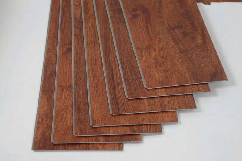 Plancher résidentiel à base de polymère solide 1220 mm x 183 mm Plancher typique présentant une haute résistance aux chocs et à l'humidité pour les résidences