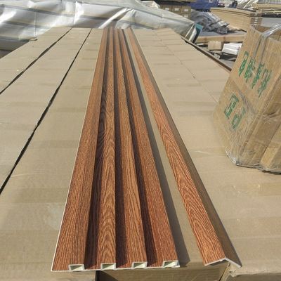 Le panneau de mur en bois de PVC WPC de grain a tuyauté le panneau de mur des panneaux de mur WPC 3D