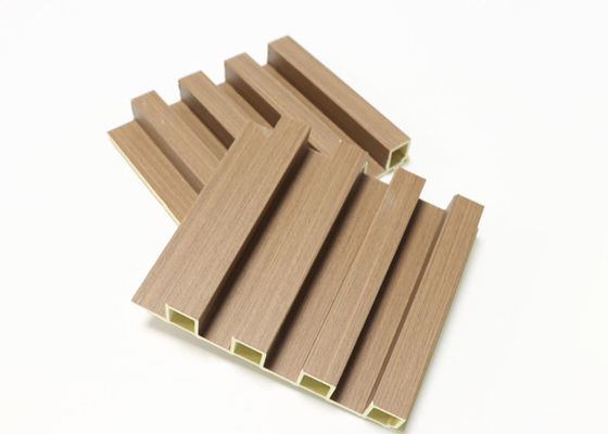 Revêtement en plastique en bois de mur de cavité de luxe de panneau de mur de WPC pour la décoration à la maison