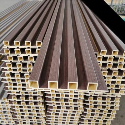 Les grains en bois en bois ont stratifié le panneau de mur intérieur de WPC pour la décoration d'intérieur