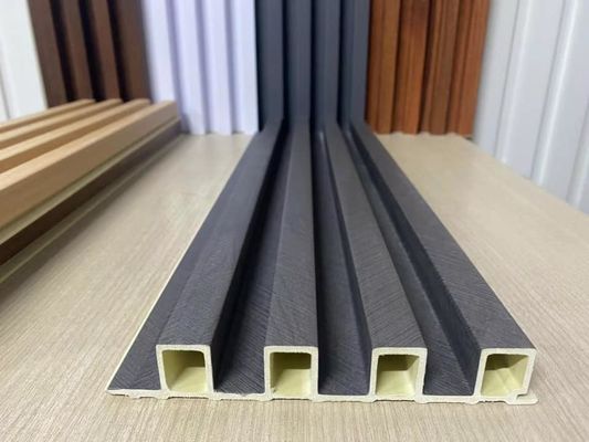 Les grains en bois en bois ont stratifié le panneau de mur intérieur de WPC pour la décoration d'intérieur