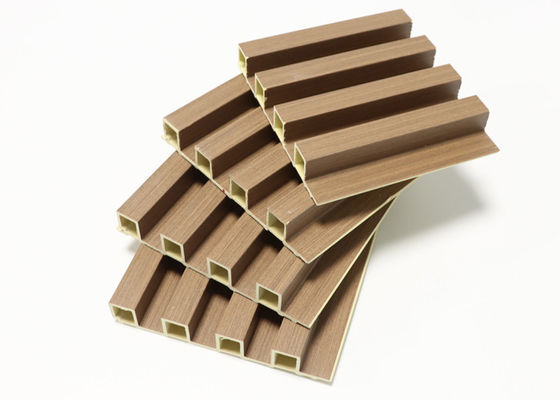 Panneau de mur cannelé imperméable intérieur composé en bois des panneaux de mur WPC Clading
