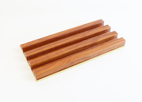 Revêtement cannelé intérieur composé en bois de panneau de mur de wpc de panneaux pour la décoration d'intérieur