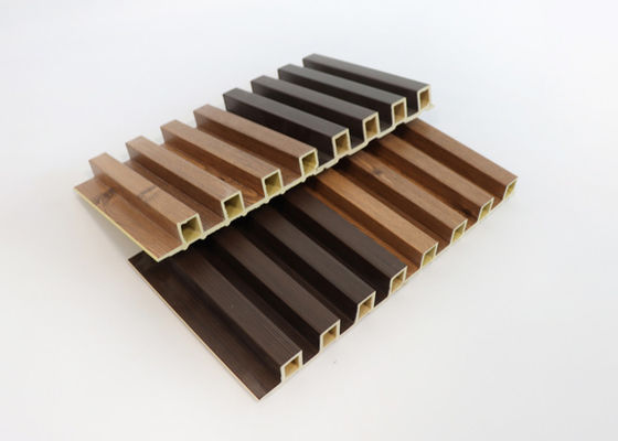 Grain en bois de PVC WPC de mur de panneaux décoratifs intérieurs de plafond