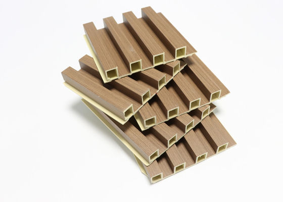 panneau de mur cannelé imperméable intérieur du panneau de mur de 15cmx9mm WPC 16.5cmx2.5cm