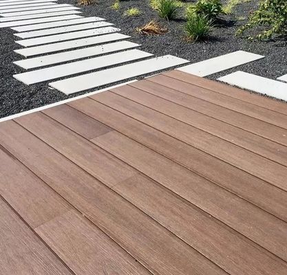 Decking composé en plastique en bois composé de panneaux de plate-forme de 140x25mm pour le jardin