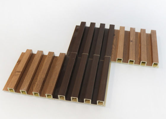 Le bois d'intérieur de décoration a tuyauté le panneau de mur composé de WPC 160mm x 24mm imperméables