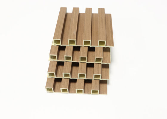 Installez vite le revêtement ignifuge de panneau de mur de WPC pour la décoration intérieure 192mm x 14mm