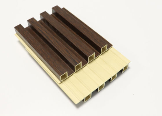 Installez vite le revêtement ignifuge de panneau de mur de WPC pour la décoration intérieure 192mm x 14mm