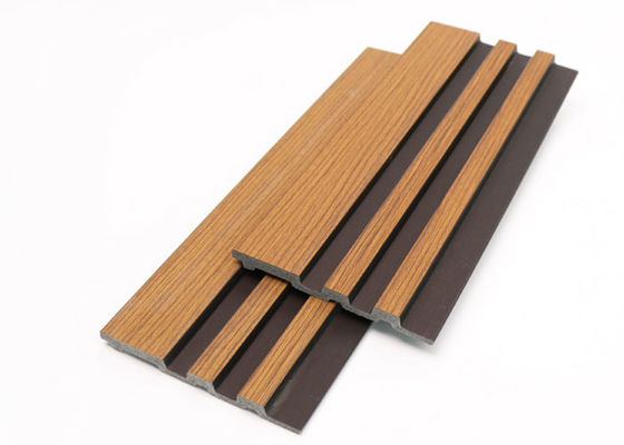 Revêtement de mur intérieur de bois de construction