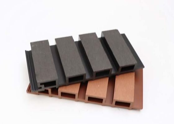 Le panneau de mur extérieur composé en plastique en bois Co a expulsé panneau de revêtement cannelé de WPC
