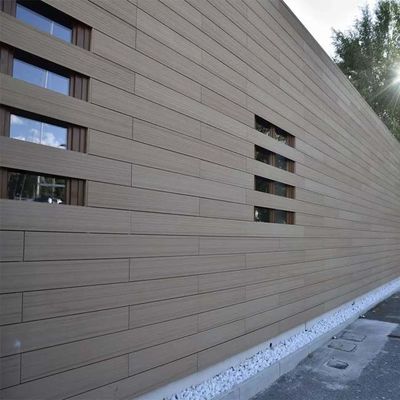Le panneau de mur extérieur du jardin composé en plastique WPC WPC imperméable a tuyauté le panneau de mur