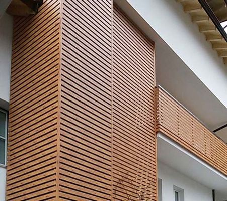 Le panneau de mur extérieur du jardin composé en plastique WPC WPC imperméable a tuyauté le panneau de mur