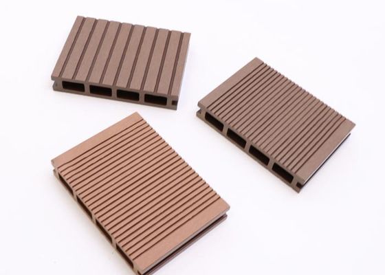 Panneaux de plate-forme composés en plastique en bois extérieurs de texture de Decking en bois du plancher WPC