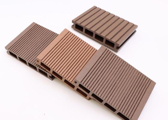 Conception moderne d'installation facile du Decking 18mm du jardin WPC de plancher de cadre de peau
