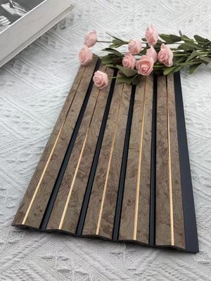 Mur 3D en bois intérieur de picoseconde de décoration imperméable lambrissant le bâti de corniche