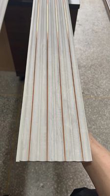 Mur 3D en bois intérieur de picoseconde de décoration imperméable lambrissant le bâti de corniche