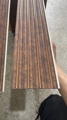 Mur 3D en bois intérieur de picoseconde de décoration imperméable lambrissant le bâti de corniche