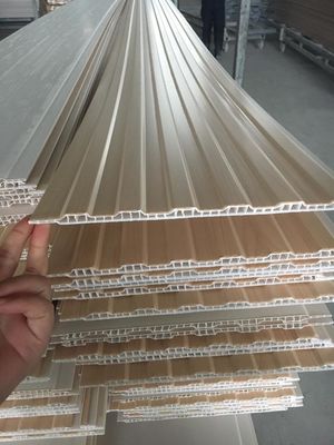 Revêtement en plastique décoratif ignifuge de mur de panneau de plafond de PVC pour la salle de bains à la maison