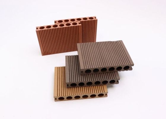 Panneau résistant 140x25x2900 de terrasse du Decking WPC de la fente en plastique WPC