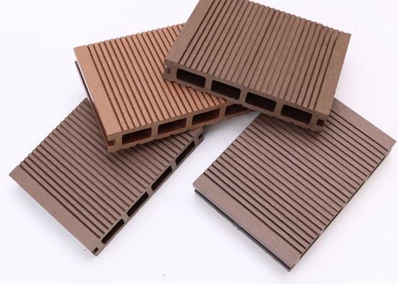 Le Decking 3D de couplage gravant le Decking en refief composé de WPC couvre de tuiles le plancher en plastique